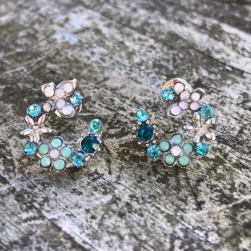 FALL | 🍁 Blue Flower Stud Earrings